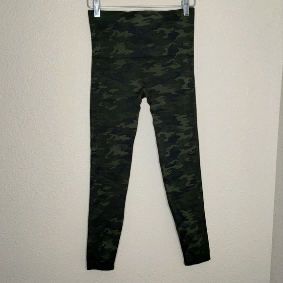 Spanx Look At Me Now Seamless Leggings Camo Size Medium - Picture 4 of 5